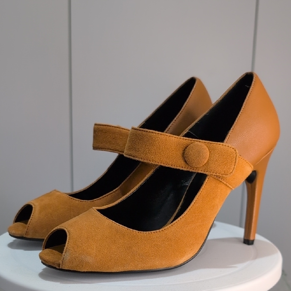 Colin Stuart Tan/Mustard Leather Peep-Toe Stiletto Heels with strap size 7.5